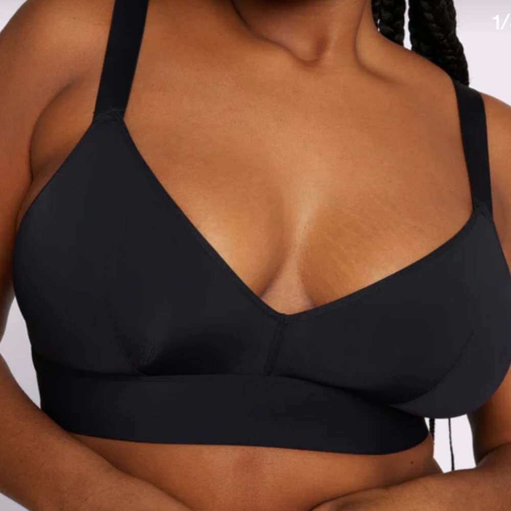 BNWOT - Dream fit triangle BRALETTE - Parade - Red - size 2